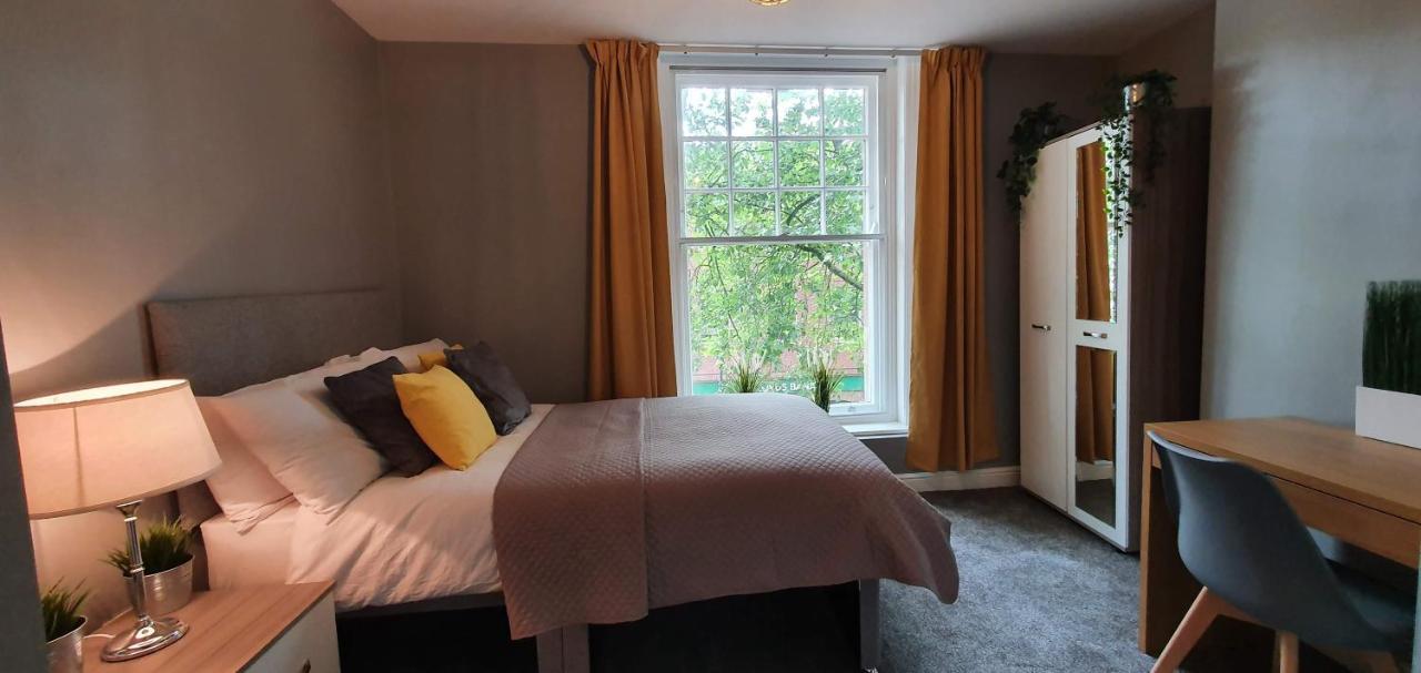 Darwin Stays - Service Accommodation In Newcastle Under Lyme City Centre Eksteriør billede