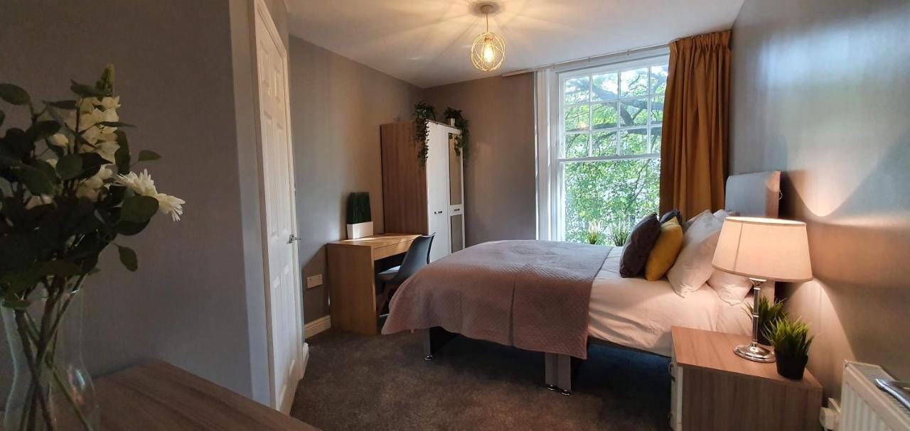 Darwin Stays - Service Accommodation In Newcastle Under Lyme City Centre Eksteriør billede
