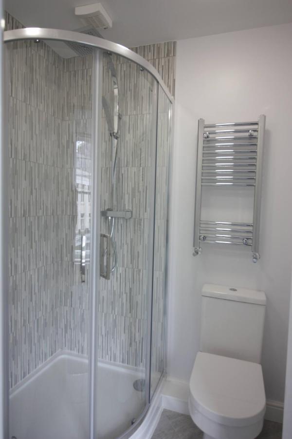 Darwin Stays - Service Accommodation In Newcastle Under Lyme City Centre Eksteriør billede