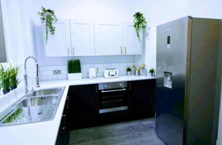 Darwin Stays - Service Accommodation In Newcastle Under Lyme City Centre Eksteriør billede