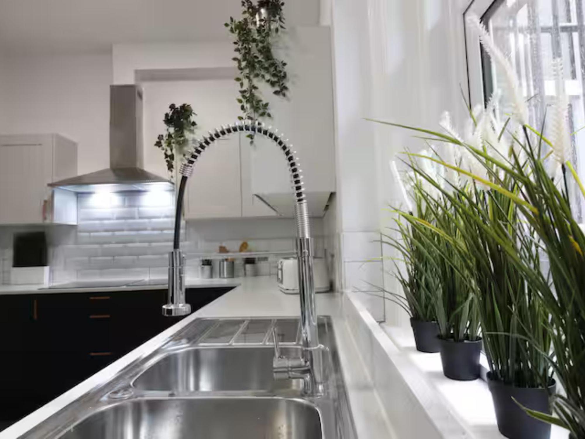 Darwin Stays - Service Accommodation In Newcastle Under Lyme City Centre Eksteriør billede