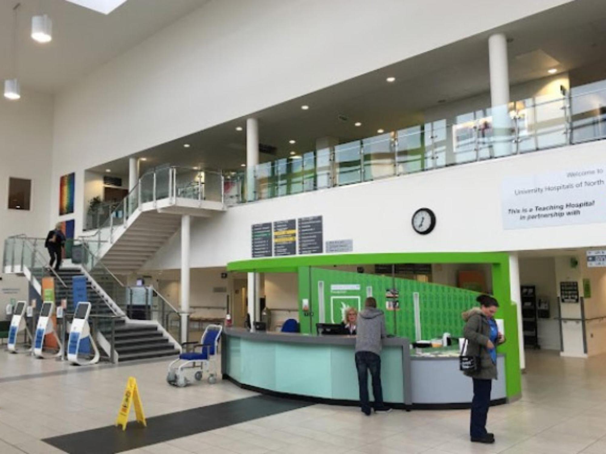 Darwin Stays - Service Accommodation In Newcastle Under Lyme City Centre Eksteriør billede