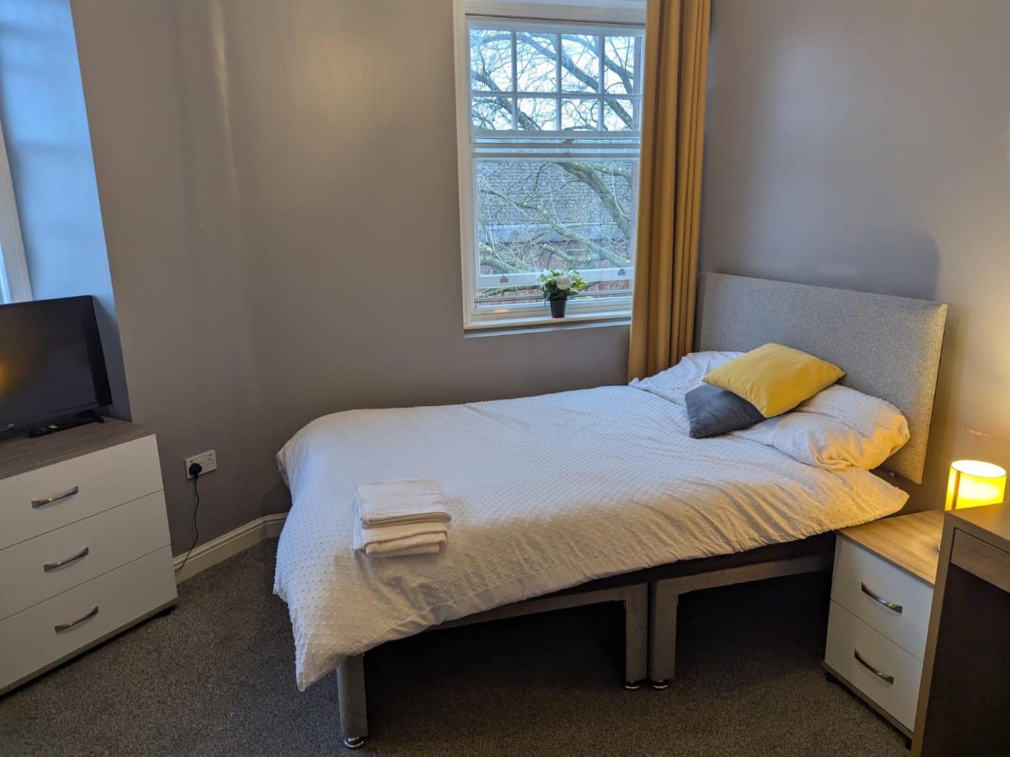 Darwin Stays - Service Accommodation In Newcastle Under Lyme City Centre Eksteriør billede