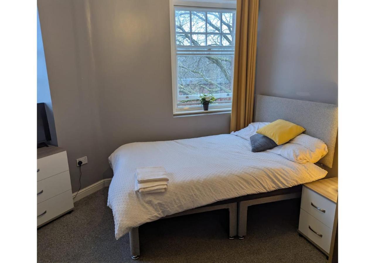 Darwin Stays - Service Accommodation In Newcastle Under Lyme City Centre Eksteriør billede