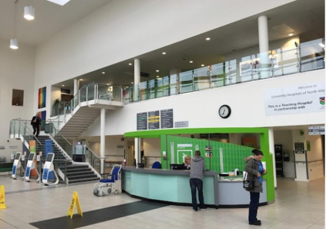 Darwin Stays - Service Accommodation In Newcastle Under Lyme City Centre Eksteriør billede