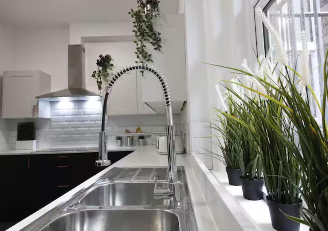 Darwin Stays - Service Accommodation In Newcastle Under Lyme City Centre Eksteriør billede