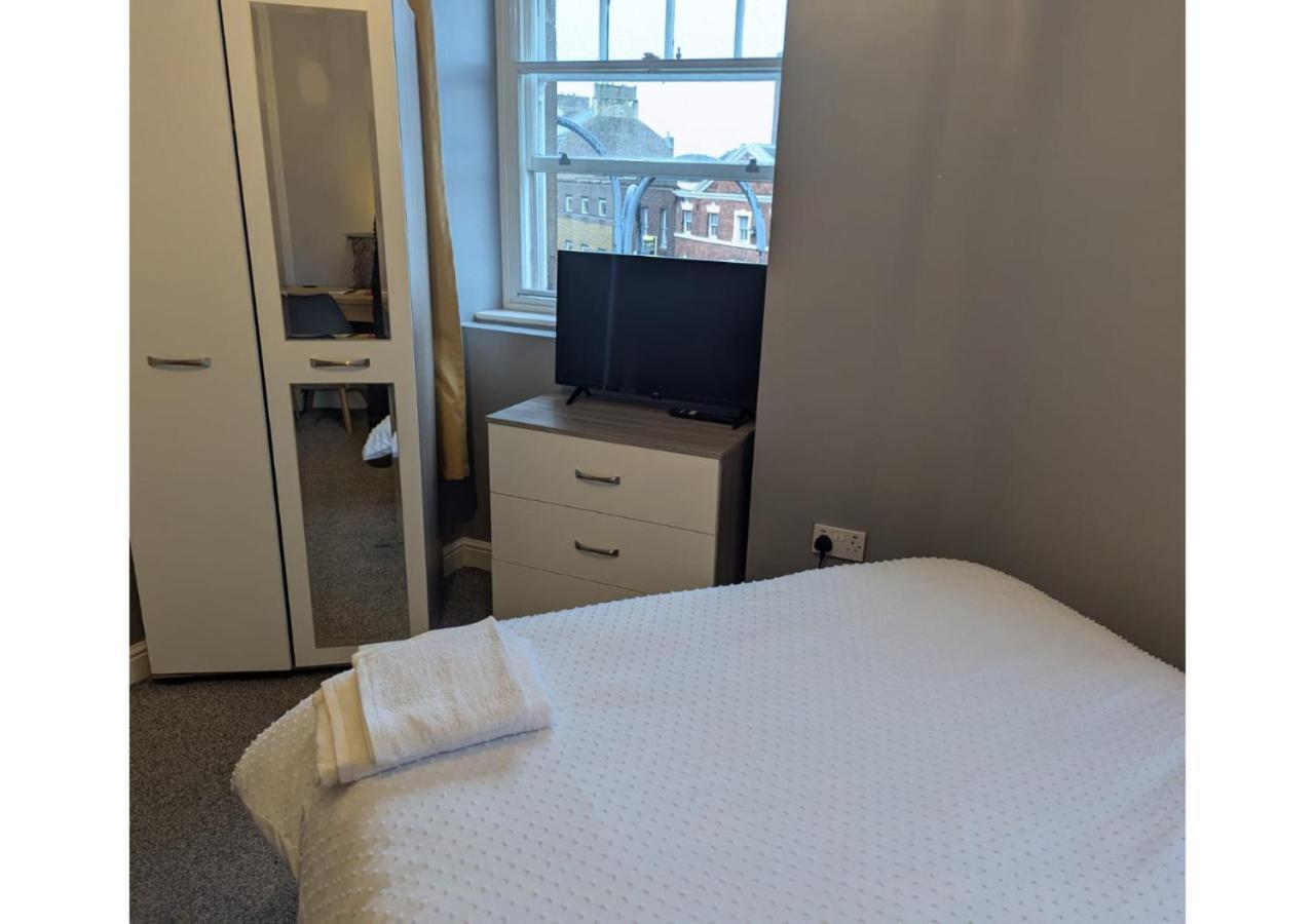 Darwin Stays - Service Accommodation In Newcastle Under Lyme City Centre Eksteriør billede