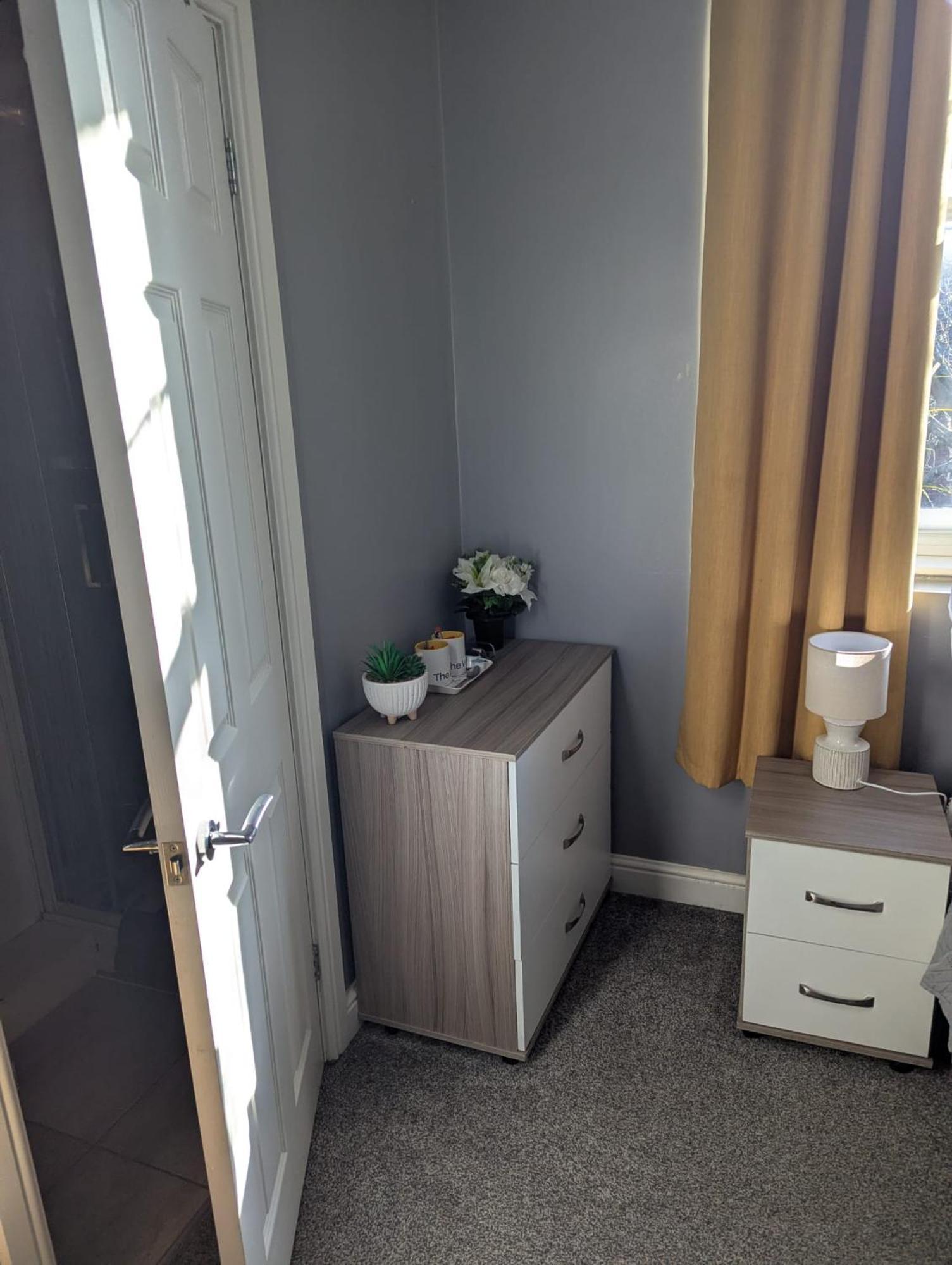 Darwin Stays - Service Accommodation In Newcastle Under Lyme City Centre Eksteriør billede